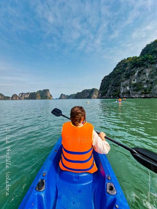 Kayak por la Bahía de Ha Long