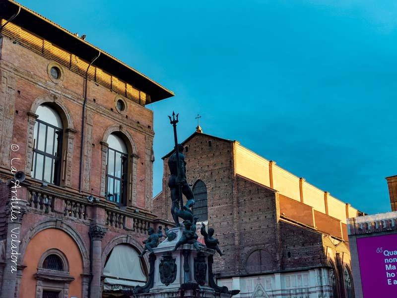 Fuente de Neptuno, 7 secretos de Bolonia